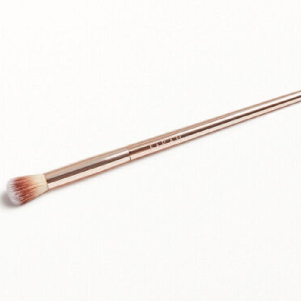 F.A.R.A.H. Rendezvous Rose Gold Eye Contour Brush 635E